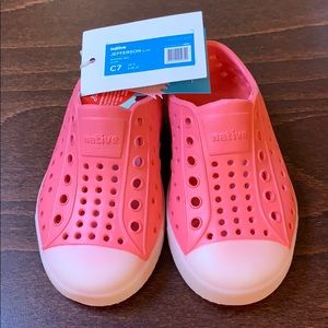 Native Jefferson Shoes (Snapper Red/Glow)